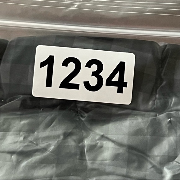 Uniqlo Women’s ULTRA LIGHT DOWN Hooded VEST Size Large Grey Black Checkered - Picture 10 of 10